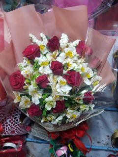 Valentine's Bouquet available in Las Pinas (Free Delivery)