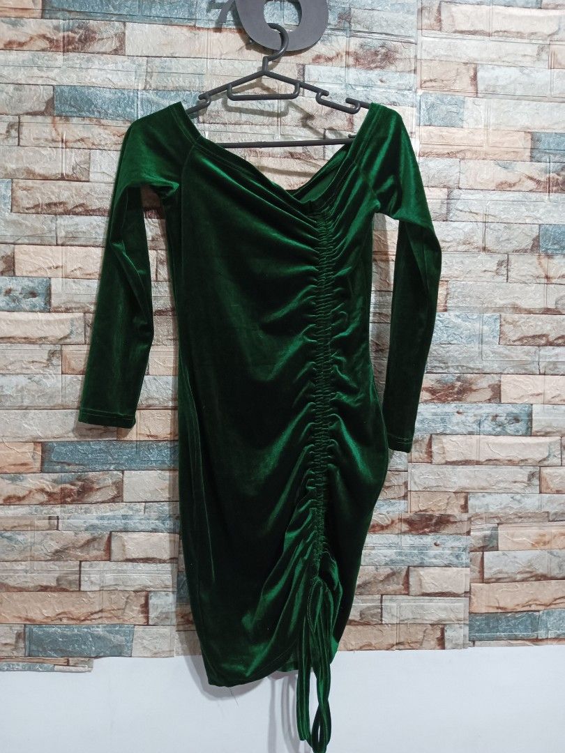 Velvet Green Dress (Category: Dresses) located in Navotas City. Submitted by cindyasilo (Listing ID 1283265693, Image 1). Description: .