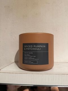 white barn bath & body works spiced pumpkin & patchouli candle