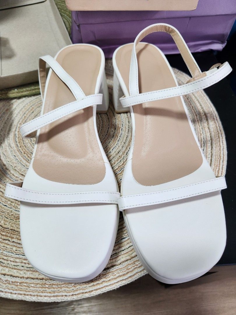 White sandals size 9 Women s Fashion Footwear Flats Sandals
