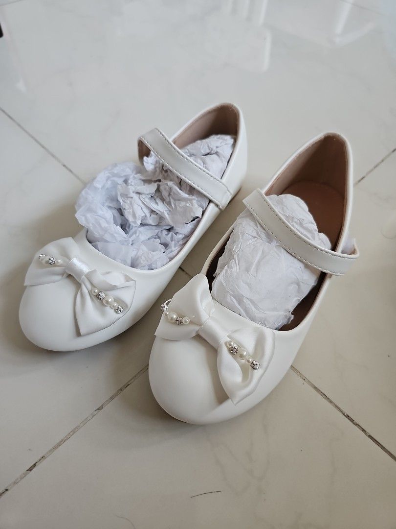 Childrens white top shoes for wedding