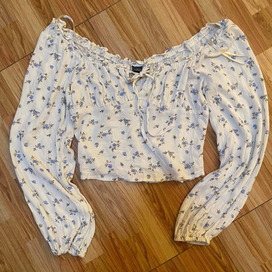 WILD FABLE PUFF CROP TOP, Women's Fashion, Tops, Others Tops on Carousell