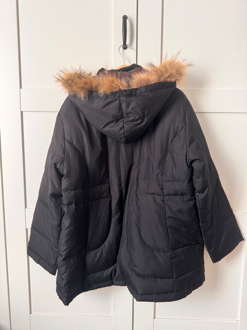 Winter Jacket (Category: Coats, Jackets and Outerwear) located in Gelang Patah. Submitted by fararara__ (Listing ID 1283190852, Image 2). Description: Fit best for M-L .