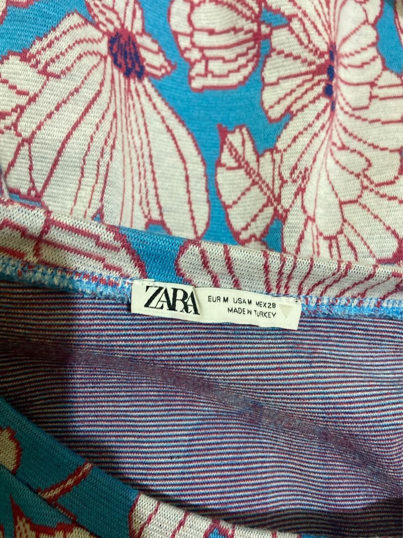 Zara Floral Dress (Category: Dresses) located in Quezon City. Submitted by bleu_decluttering (Listing ID 1283148944, Image 3). Description: Floral Dress Zara Used once for costume party “70’s theme” Size S-M RFS: Decluttering Original Price: ₱ 2,000 (can’t remember the exact amount) Selling Price: ₱ 400.