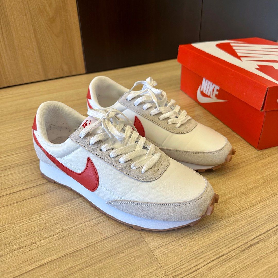 Nike hotsell daybreak tailwind