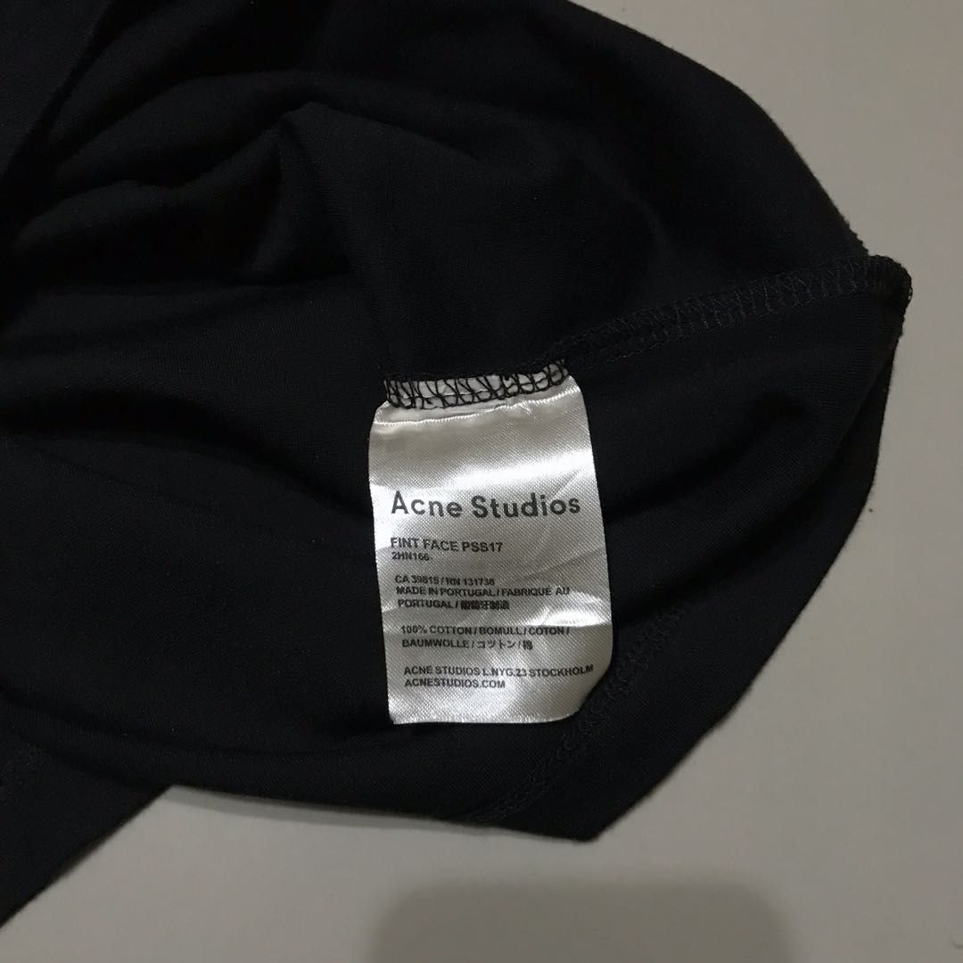Acne Studios Mock Neck Black Tee (Category: Shirts) located in Pagbilao. Submitted by unit4302 (Listing ID 1276523970, Image 3). Description: Acne Studios Mock Neck Black Tee Excellent Condition Small No issue Measurements: Pit to pit - 19 inch Shoulder to hem - 24 inch.
