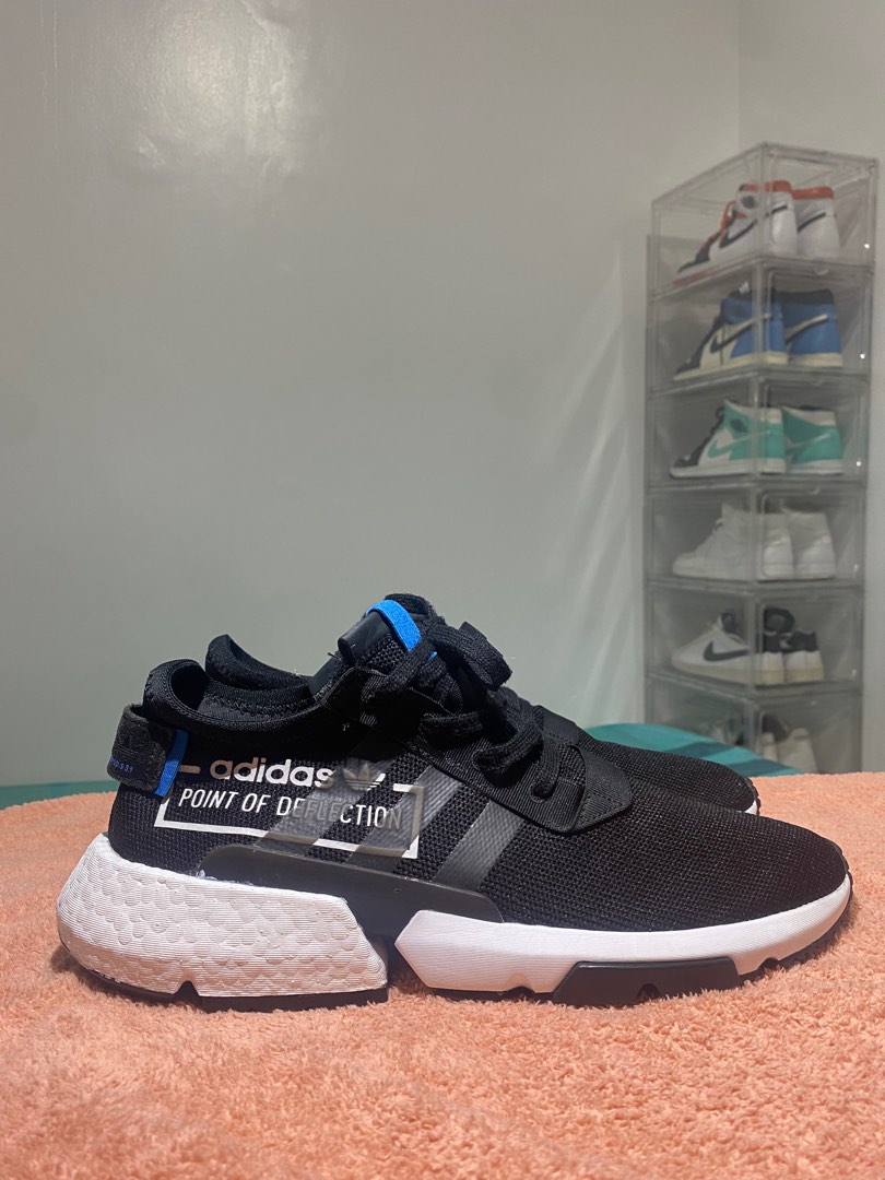 Point of shop deflection system adidas