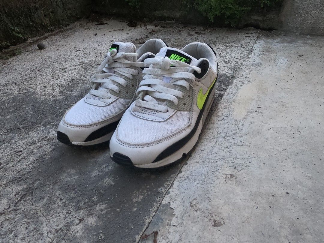Air max 90 black neon green/white lime (Category: Sneakers) located in Davao. Submitted by aleayanat (Listing ID 1276469917, Image 2). Description: air max 9 white lime free SF size 7/40 personal pair rarely used needs cleaning 9/10 condition no issue just dirt MOP: bank transfer or money remmitance Delivery: Meet up or Shipped thru LBC(pay now ship later) Location: Davao City.