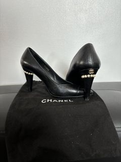 On sale! Auth Chanel cruise heels size US 5.5