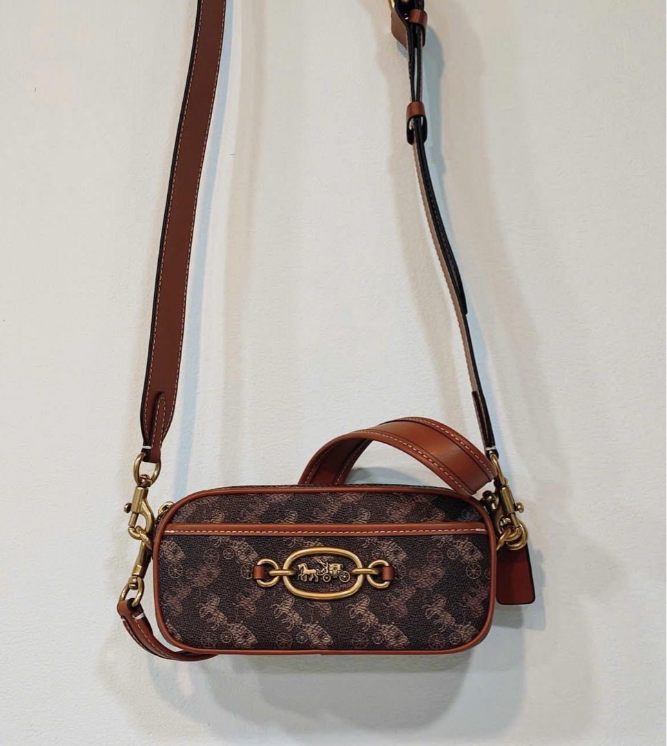 Coach avery shoulder bag hot sale
