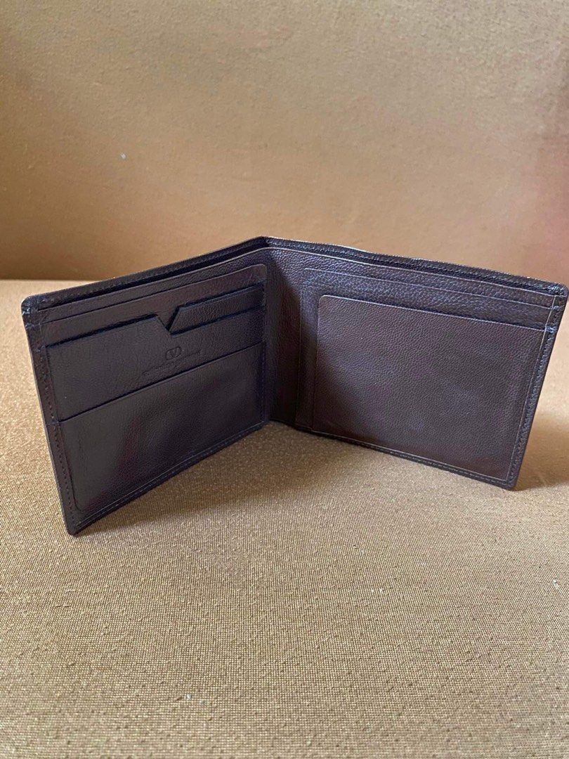Authentic Valentino Garavani wallet (Category: Luxury Bags & Wallets) located in Cainta. Submitted by cherie0831 (Listing ID 1276470108, Image 2). Description: Color: Brown Guaranteed authentic.