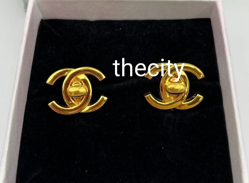 AUTHENTIC VINTAGE OLD CHANEL EARRINGS USED OLD CONDITION Luxury