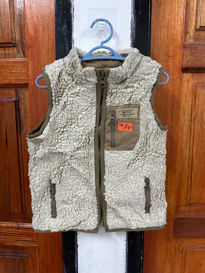 Gap outlet winter vest