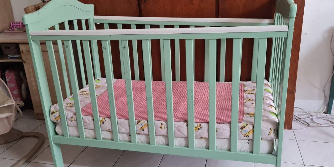 Propping up store baby crib mattress