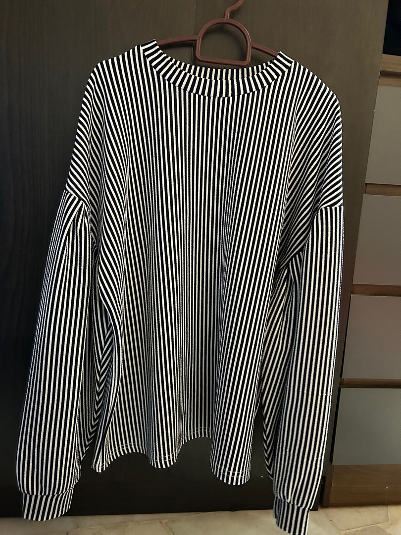 Baggy black and white sales striped shirt