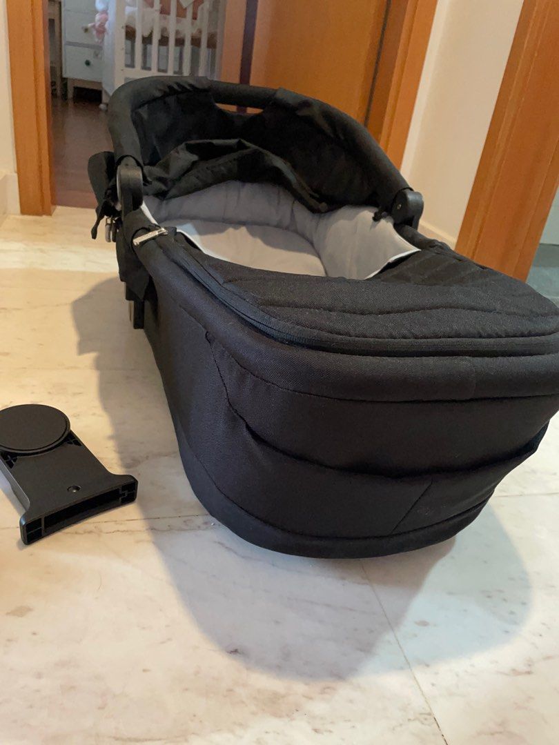 Britax bassinet top