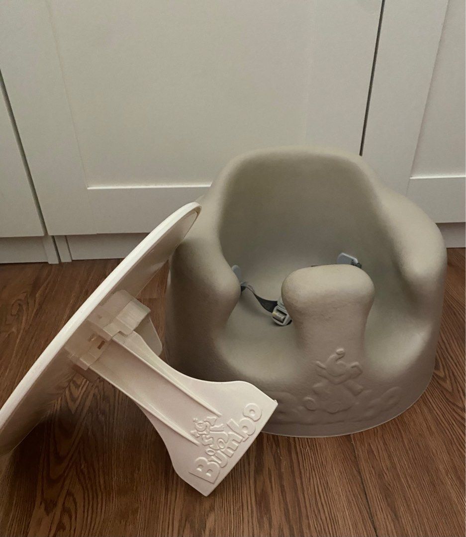 Bumbo seat store with tray