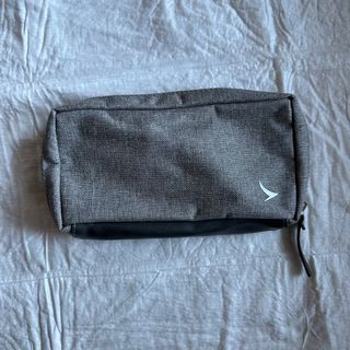 Cathay Pacific Toiletry Bag/Travel Pouch (Brown)