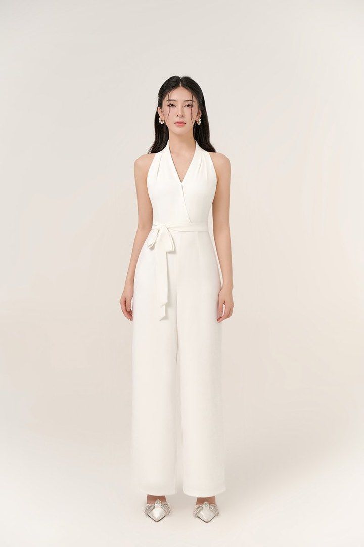 Chello Juni Pleated Sash Belt v neck Jumpsuit in Iconic white