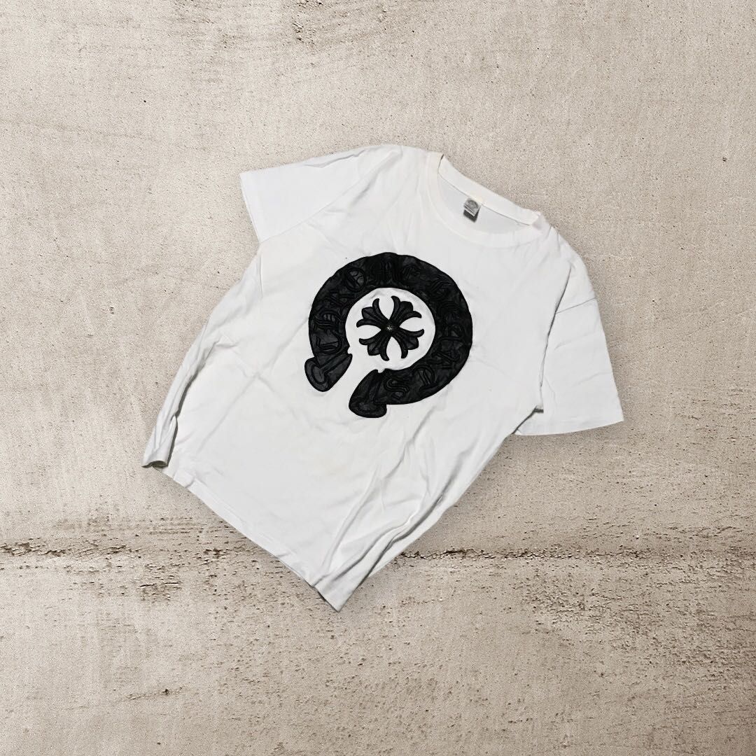 Chrome Hearts White Tee (Category: Tshirts & Polo Shirts ) located in Pagbilao. Submitted by unit4302 (Listing ID 1276524821, Image 1). Description: Chrome Hearts White Tee Very Good Condition Large No issue Measurements: Pit to pit - 21 inch Shoulder to hem - 27 inch.