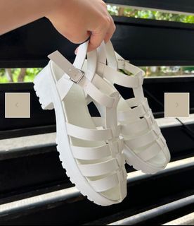Chunky sandals in white