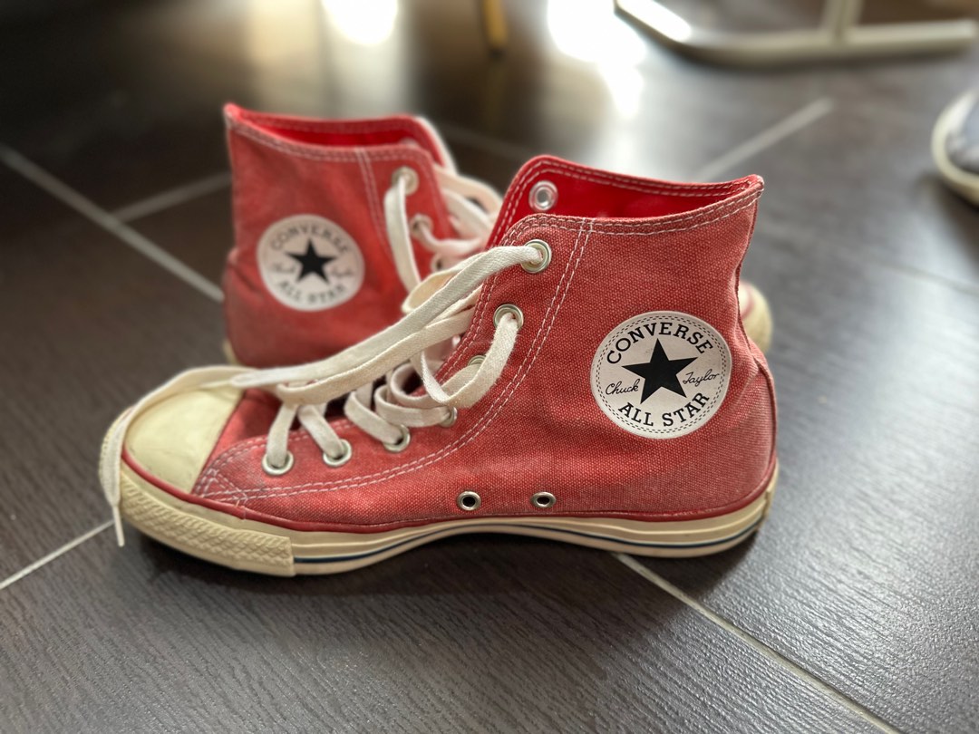 Faded red sale converse