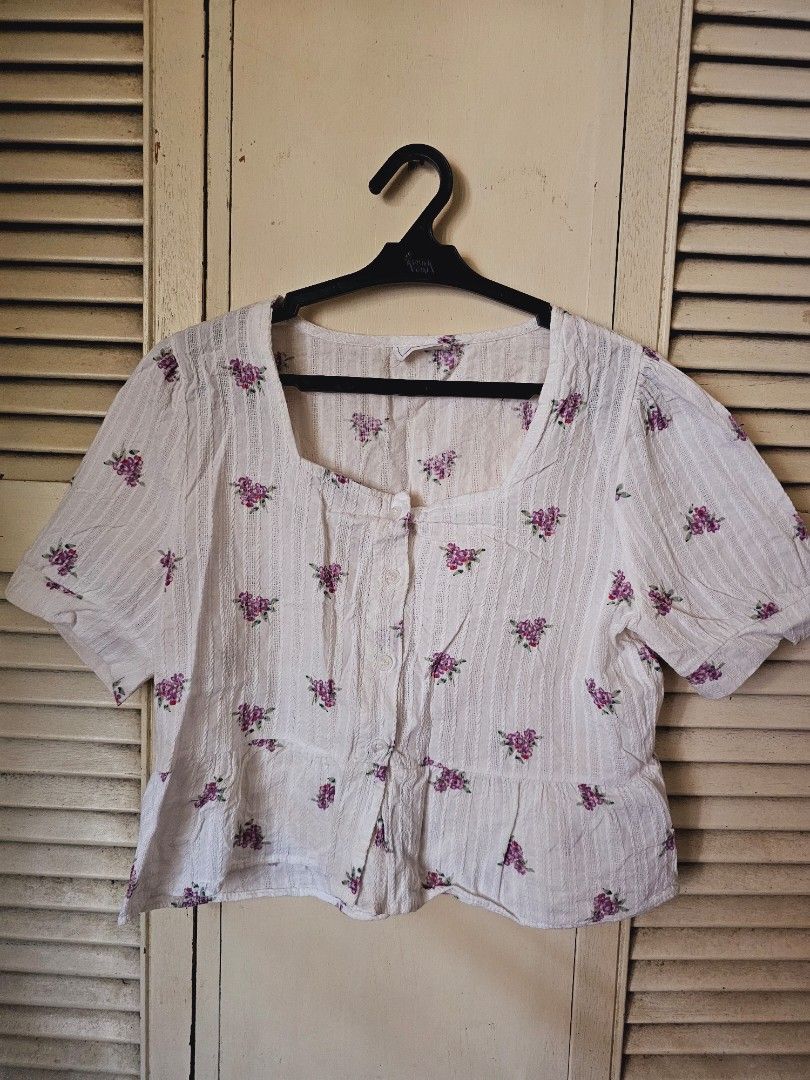Cute White Crop Top, Women's Fashion, Tops, Blouses on Carousell