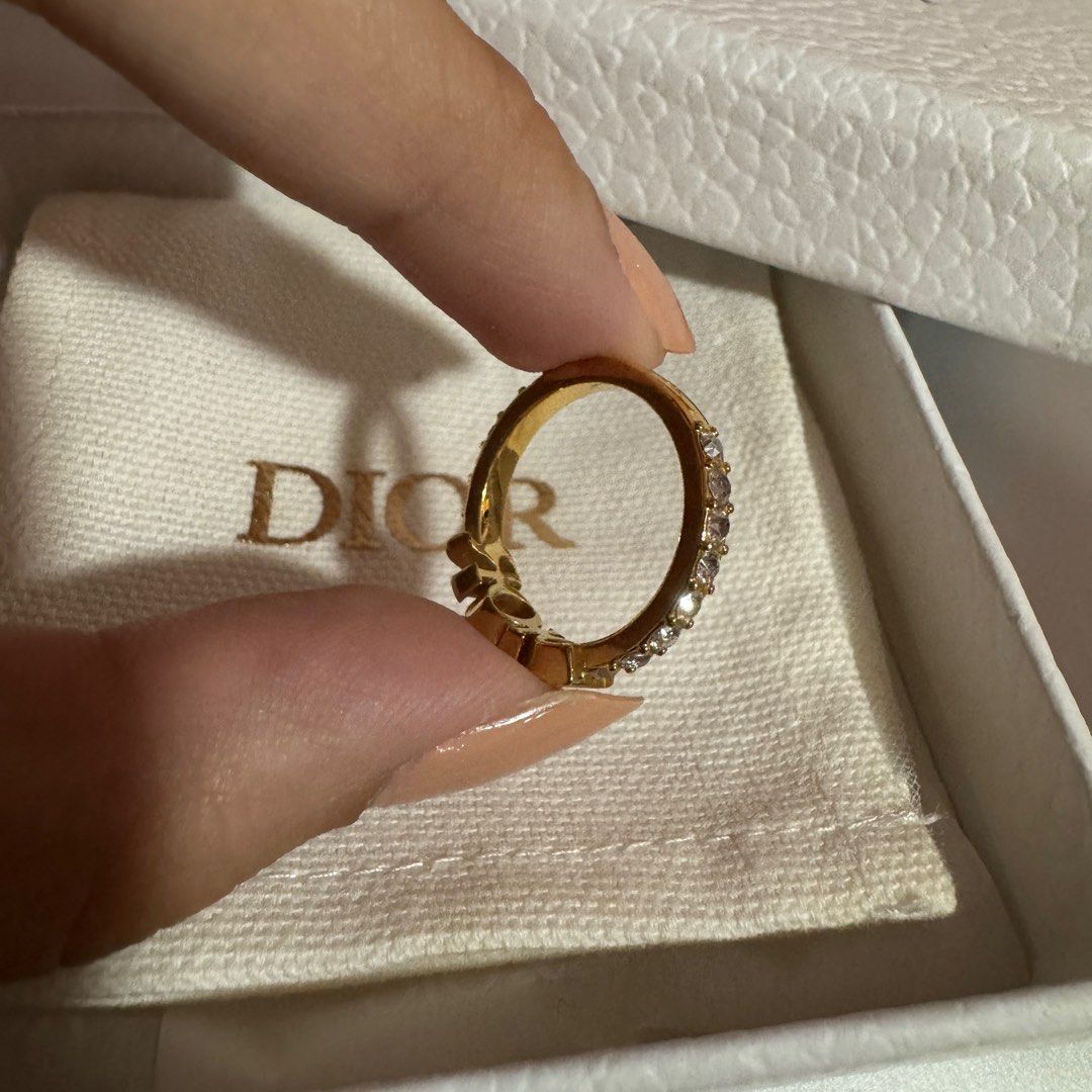 Diorevolution ring outlet