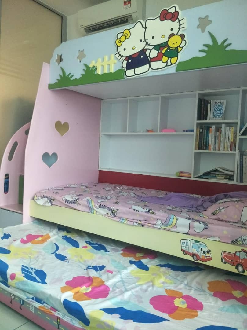 Hello kitty store double deck bed