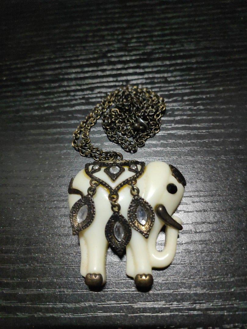 Carved elephant new arrivals necklace