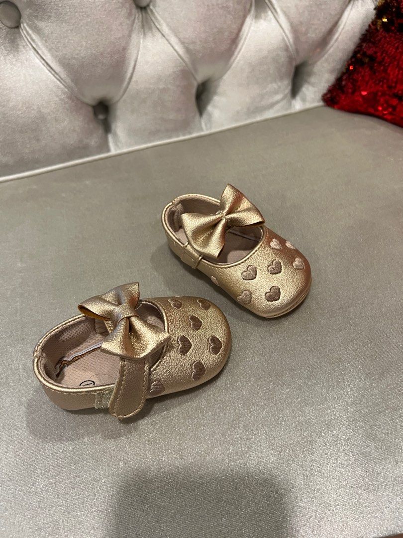 Gold infant new arrivals shoes size 4