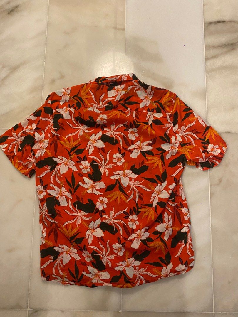 H&m red cheap floral shirt