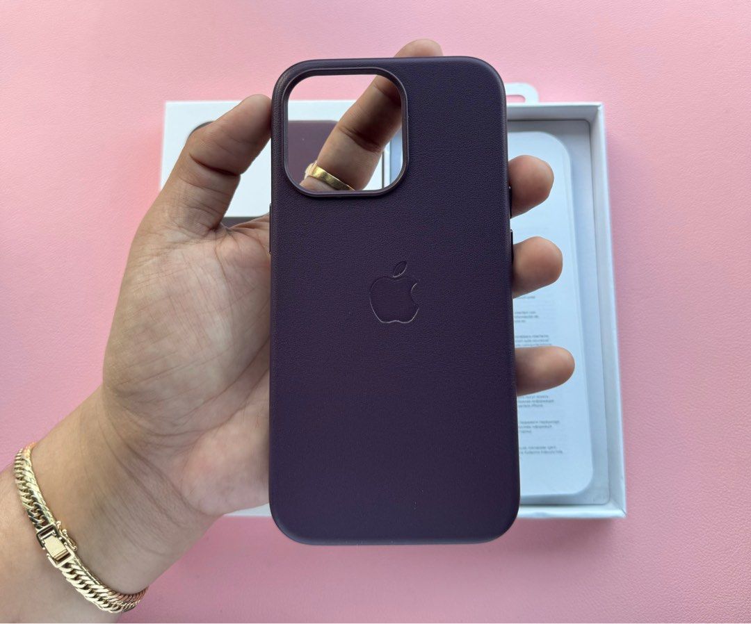 iPhone 13 Pro Magsafe Leather Case With Animation (Dark Cherry) (Category: Cases & Sleeves) located in Quezon City. Submitted by danii_03 (Listing ID 1276570677, Image 2). Description: .