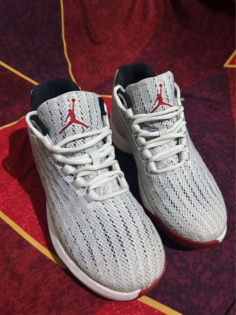 jordan B FLY white fire red size 8 to 8.5 men