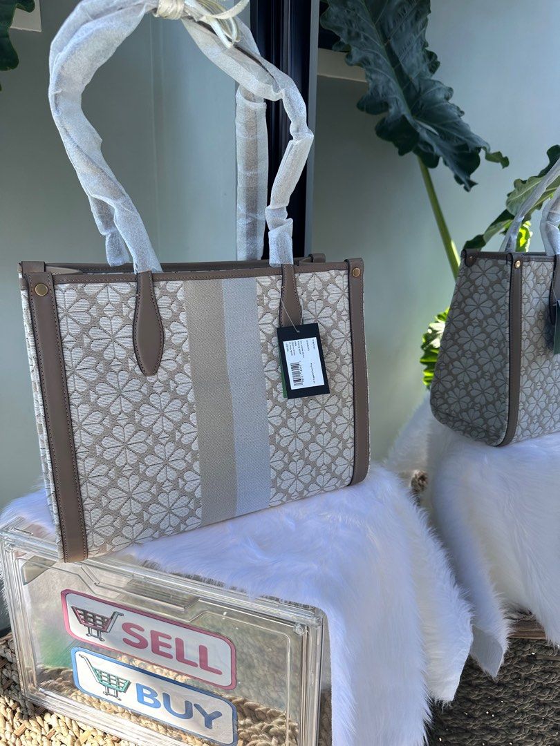 Kate spade jacquard (Category: Luxury Bags & Wallets) located in Calamba. Submitted by zarahzion (Listing ID 1276591551, Image 2). Description: Kate spade medium spade flower jacquard retail bag guranteed original & brandnew from USA 🇺🇸 complete inclusion .