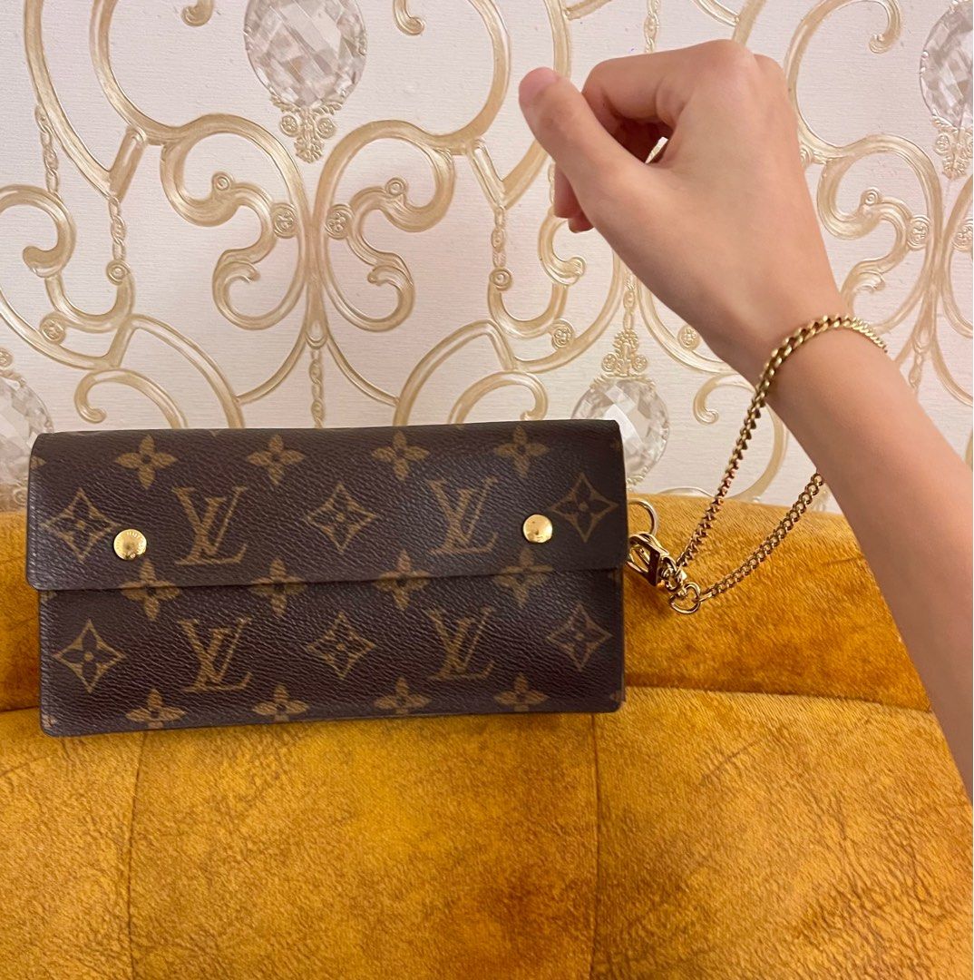 LV wallet with LV gold chain