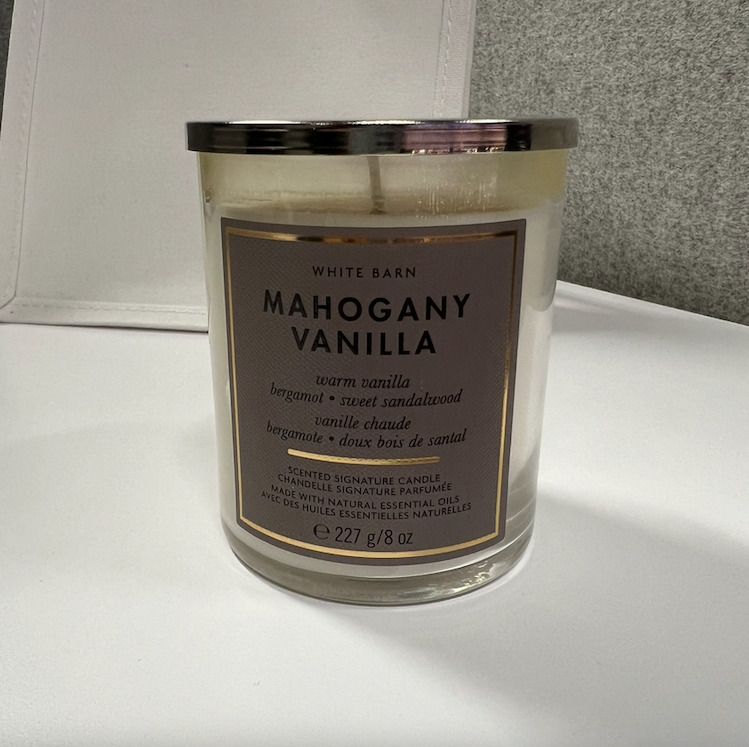 Mahogany Vanilla Signature Single Wick Candle - White Barn