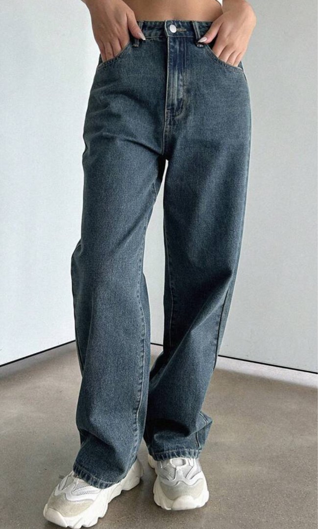 Straight Cut Jeans in Medium Wash