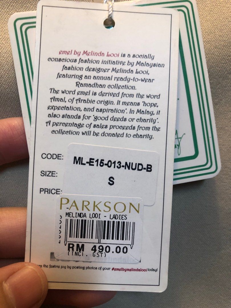 Melinda looi (Category: Baju Kurung & sets) located in Petaling Jaya. Submitted by knowles14 (Listing ID 1276528126, Image 3). Description: Brand new 👉size Uk8 👉still ada tag 👉Normal price is RM490 FREE POSTAGE.