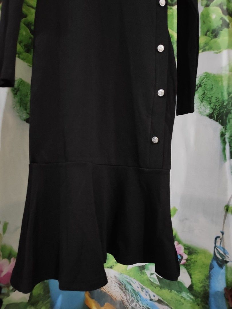 Mermaid Bodycon dress (Category: Dresses) located in Malabon City. Submitted by marvstyleph (Listing ID 1276681605, Image 3). Description: 🖤 actual dress worn by the model (from the App website) 🖤 knitted fabric.💯 🖤 currently out of stock sa website 🖤 Selling low! classy & formal, corporate dress ! 🖤 Boss lady! 😍💯 Measurement: Xs on tag fits to small also bust up to 34 inch waistline up to 26 inch length is 38 inches 😍.