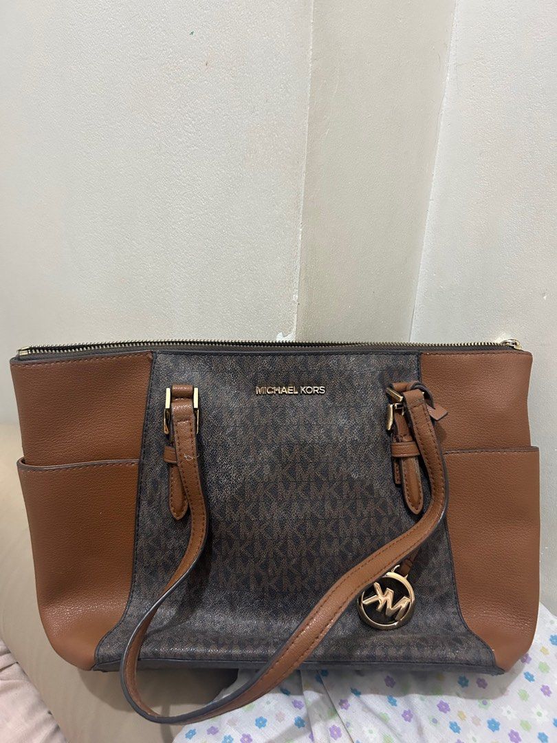 Michael Kors Charlotte Tote bag (Category: Luxury Bags & Wallets) located in Quezon City. Submitted by thebagkarmaph (Listing ID 1276566009, Image 1). Description: No major flaw but needs bag spa or cleaning SF is c/o buyer Shipping will be done on weekends if outside metro manila.