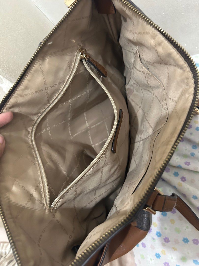 Michael Kors Charlotte Tote bag (Category: Luxury Bags & Wallets) located in Quezon City. Submitted by thebagkarmaph (Listing ID 1276566009, Image 2). Description: No major flaw but needs bag spa or cleaning SF is c/o buyer Shipping will be done on weekends if outside metro manila.