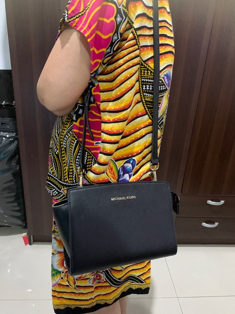 micheal kors sling bag