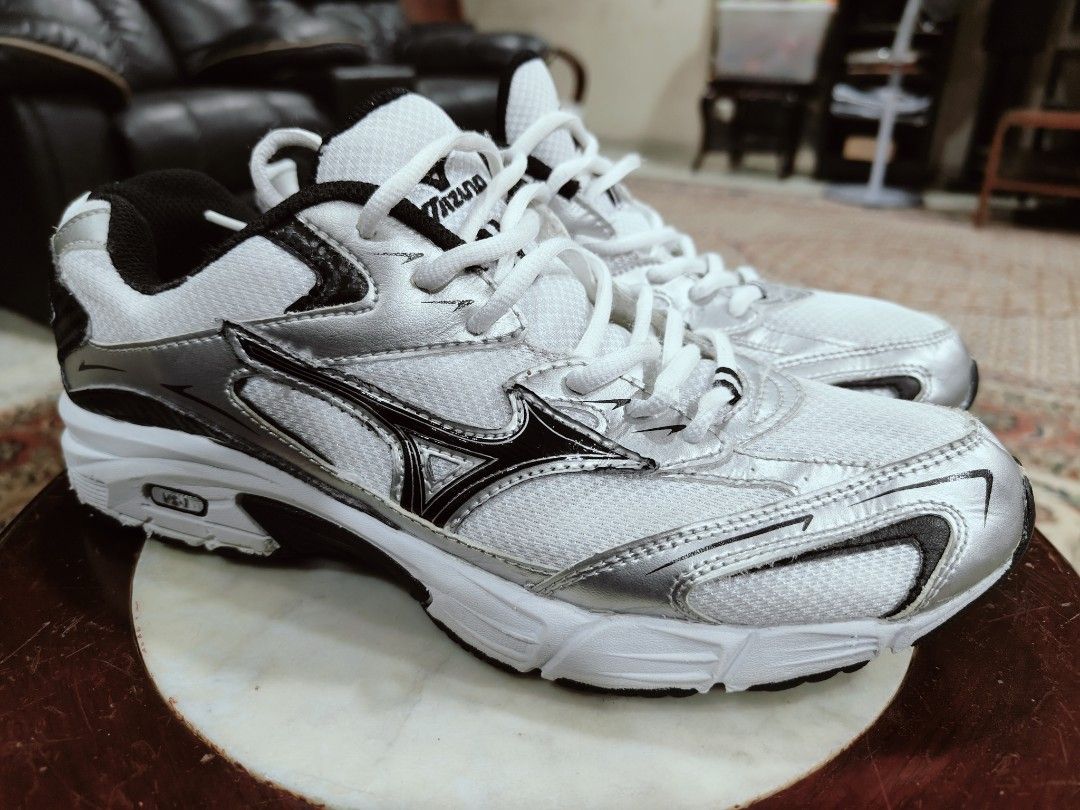 Mizuno vs cheap 1 running