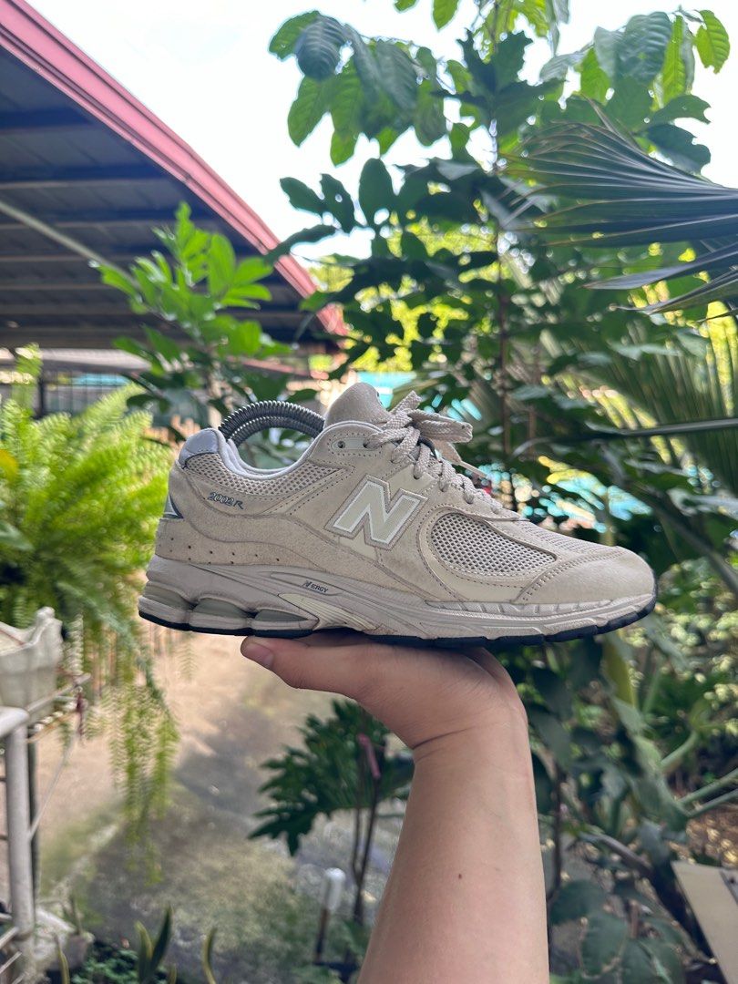 new balance 2002r bone with light aluminum