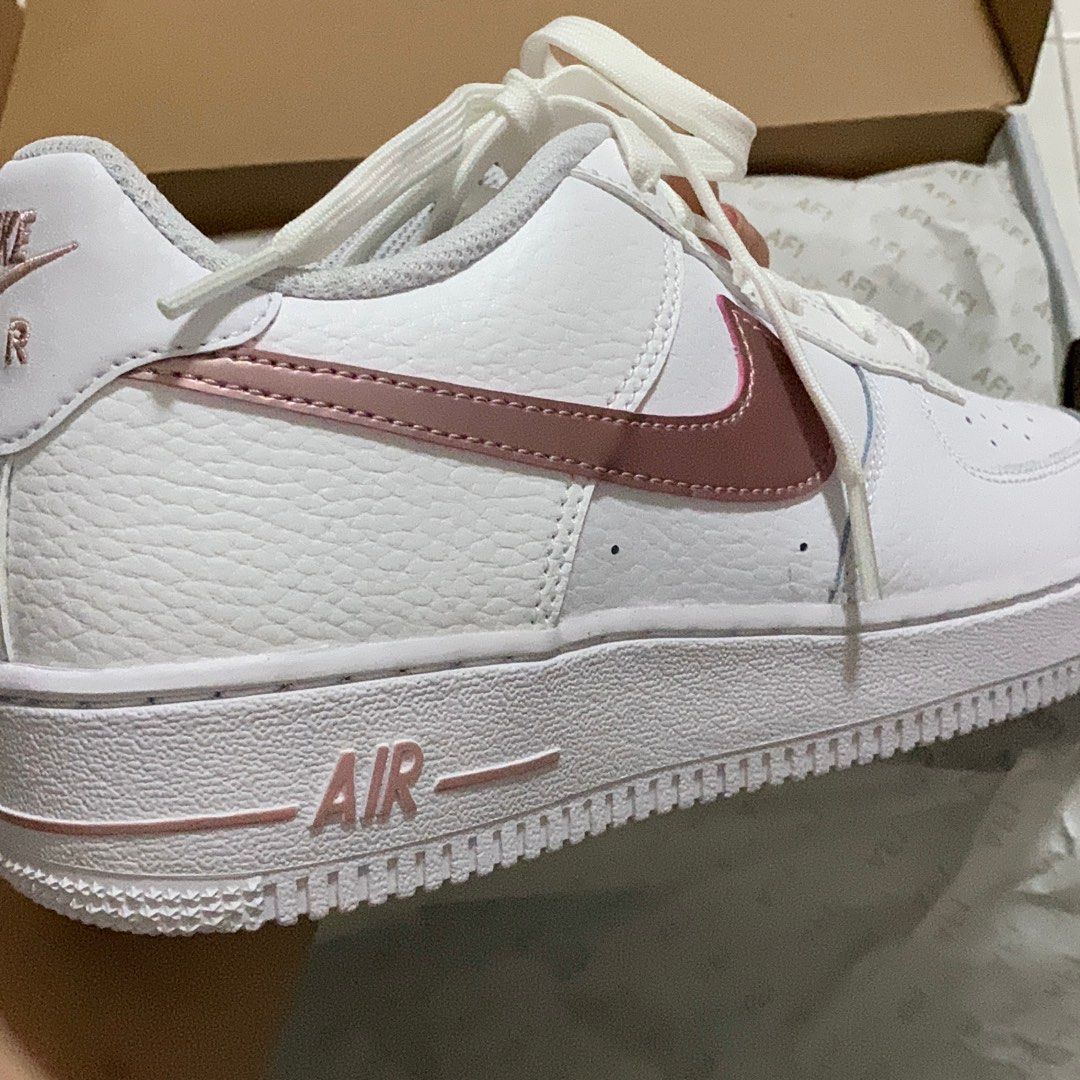Nike air force pink sale shop