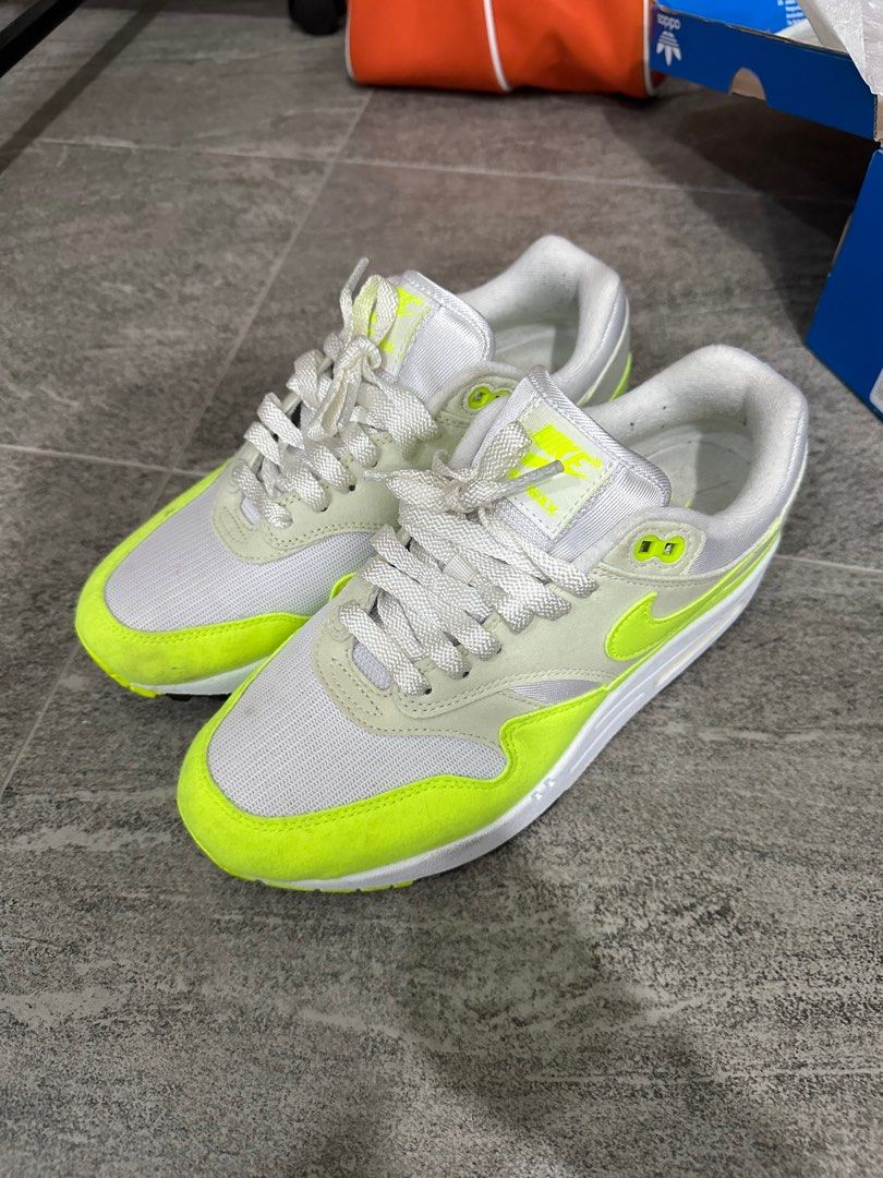 Nike air shop max 1 neon