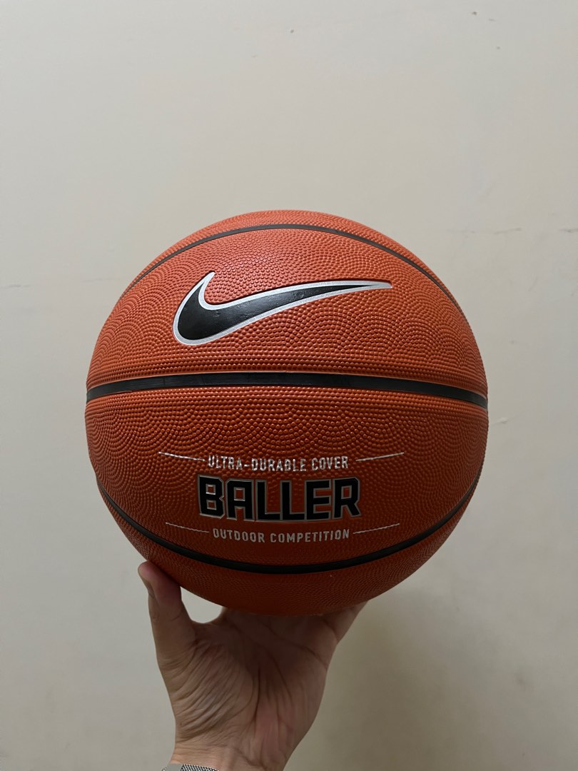 Nike Baller Basketball, 體育器材, 運動與比賽用品, 球拍和球類運動在旋轉拍賣