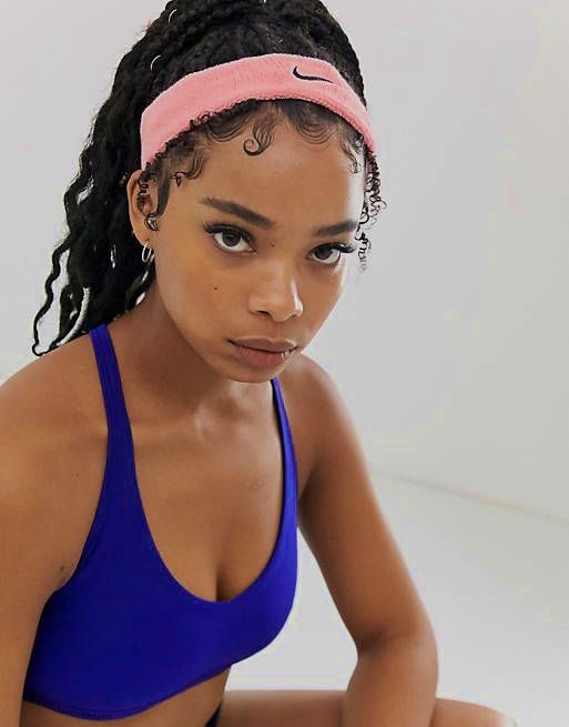 Girl wearing nike sales headband