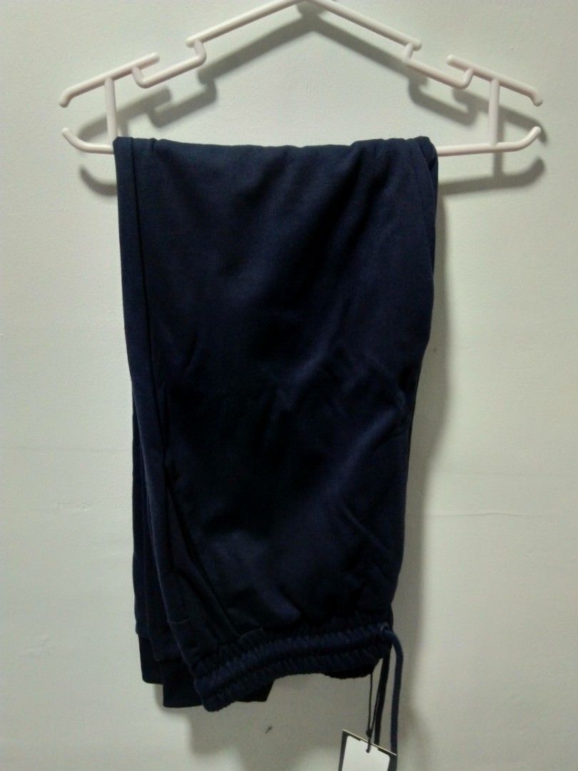 Oxygen Pants (Category: Jeans) located in Manila. Submitted by whyugonnob49623 (Listing ID 1276475370, Image 2). Description: Brand new with Tag Aspack 1k Oxygen Jeans (Olive Green) size small 30 Oxygen Jogger (Navy Blue) size small 30-32.